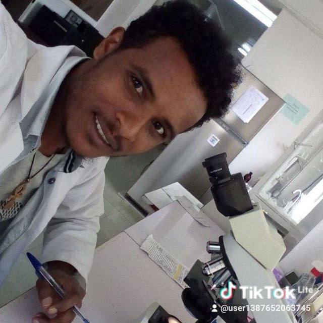 ወንድማችን ያረጋል ሀውልቱ የሜዲካል ላብራቶሪ ባለሙያ ሲሆን ግንቦት 5 ቀን ማታ አድሮ ስራ በነበረበት በኮልፌ ቀራንዮ ወረዳ ሶስት ጤና ጣቢያ ነው በደህንነት ተወስዶ አሁን በአዲስ አበባ ፖሊስ ኮሚሽን ታስሮ ይገኛል። ያለምንም ጥፋት ከ1ወር በላይ በእስር ማሰቃየት እንዴት ያለ ጭካኔ ነው?
